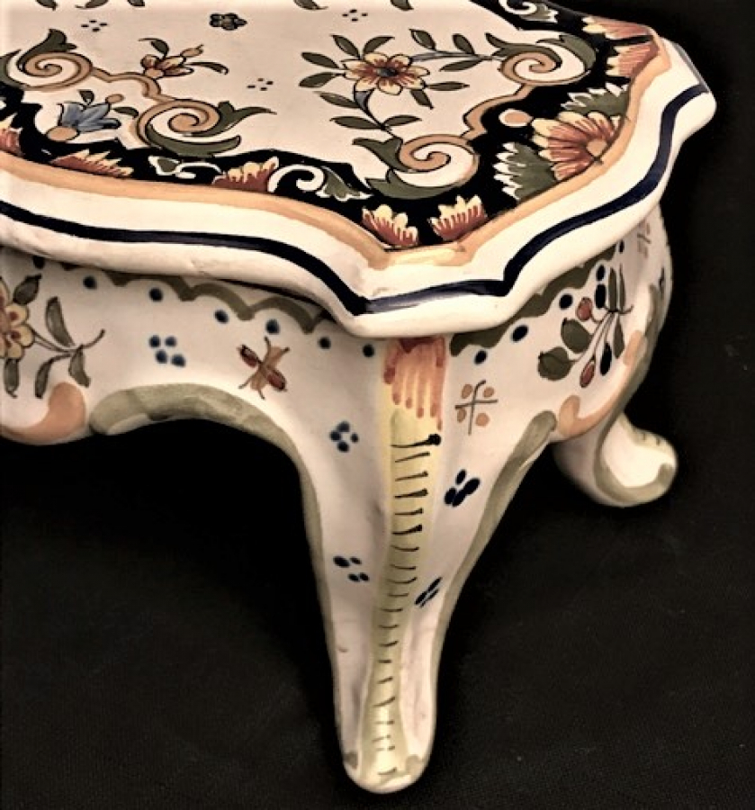 TAMAMI EL YAPIM AYAKLI PORSELEN İMZALI MÜCEVHER KUTUSU