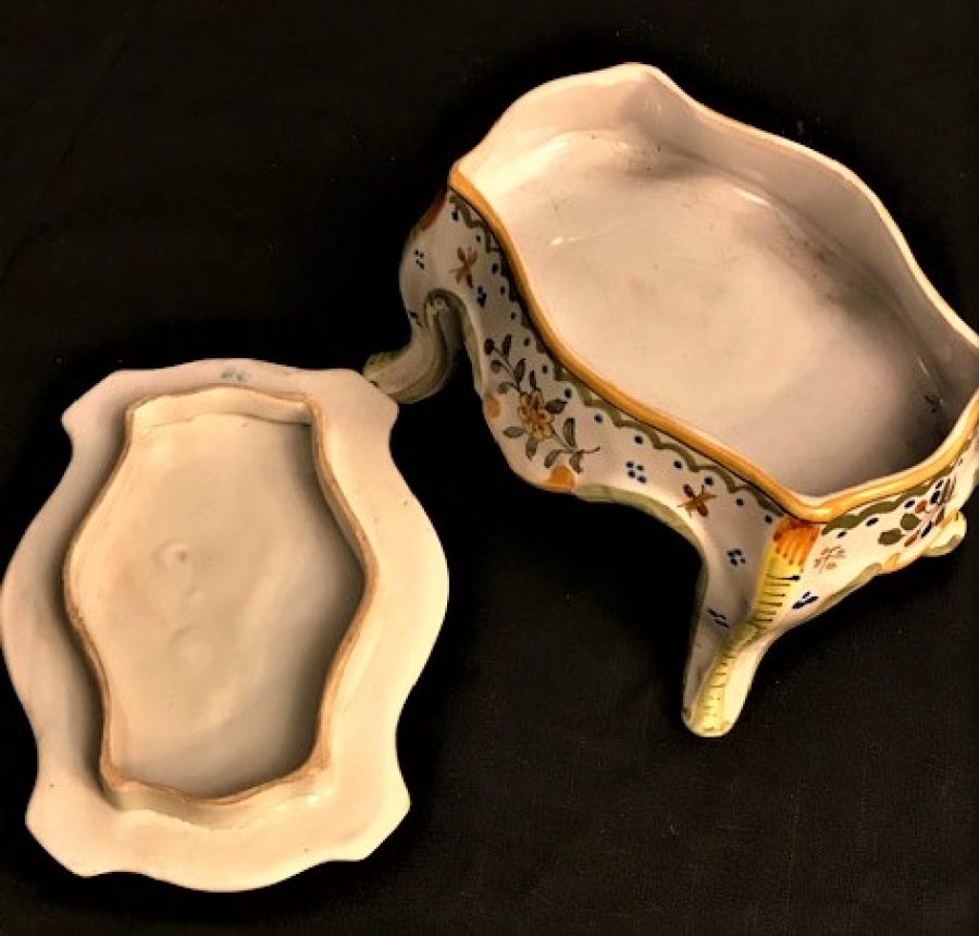 TAMAMI EL YAPIM AYAKLI PORSELEN İMZALI MÜCEVHER KUTUSU