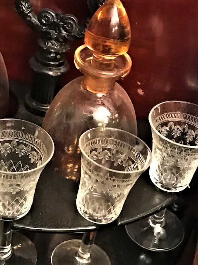 MARKUTERİ  KAKMA İŞCİLİK AHŞAP KAPAKLI KİLİTLİ BAR İÇKİ TAKIMI FRANSIZ