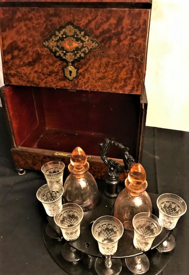 MARKUTERİ  KAKMA İŞCİLİK AHŞAP KAPAKLI KİLİTLİ BAR İÇKİ TAKIMI FRANSIZ