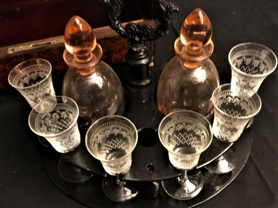 MARKUTERİ  KAKMA İŞCİLİK AHŞAP KAPAKLI KİLİTLİ BAR İÇKİ TAKIMI FRANSIZ