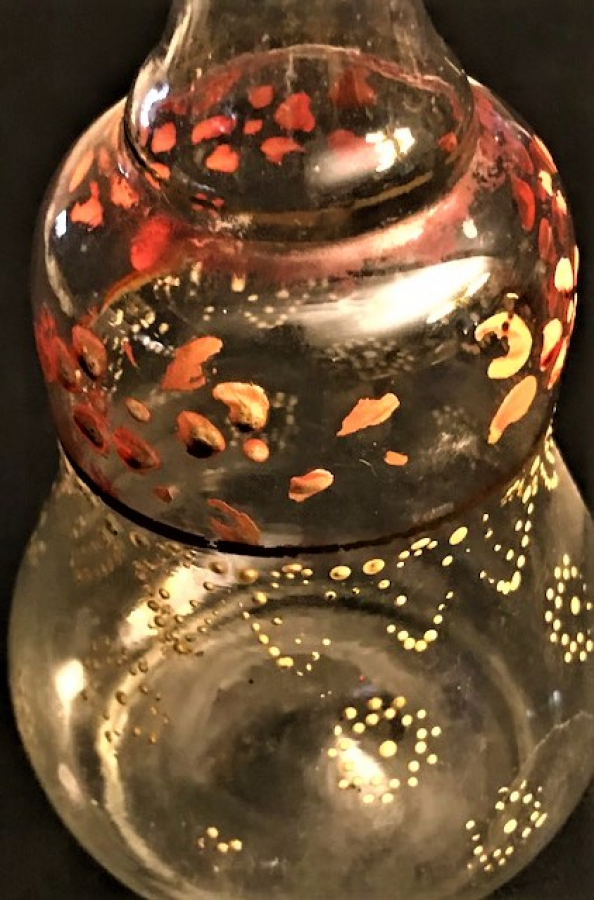 AMERİKAN BAR İÇİN KAPAKLI CAM ÜZERİ KABARTMALI EL BOYAMA PEMBE CİCEKLİ ŞİŞE