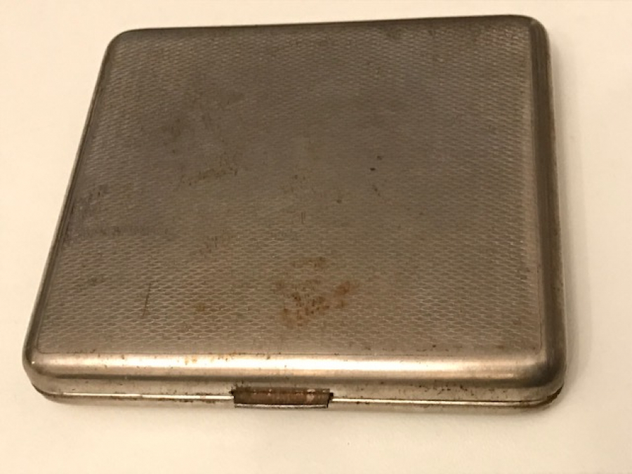 FÜTBOLCU TEMALI METAL SIGARA TABAKA 9 X 8 CM ÖLCÜLERİNDE 