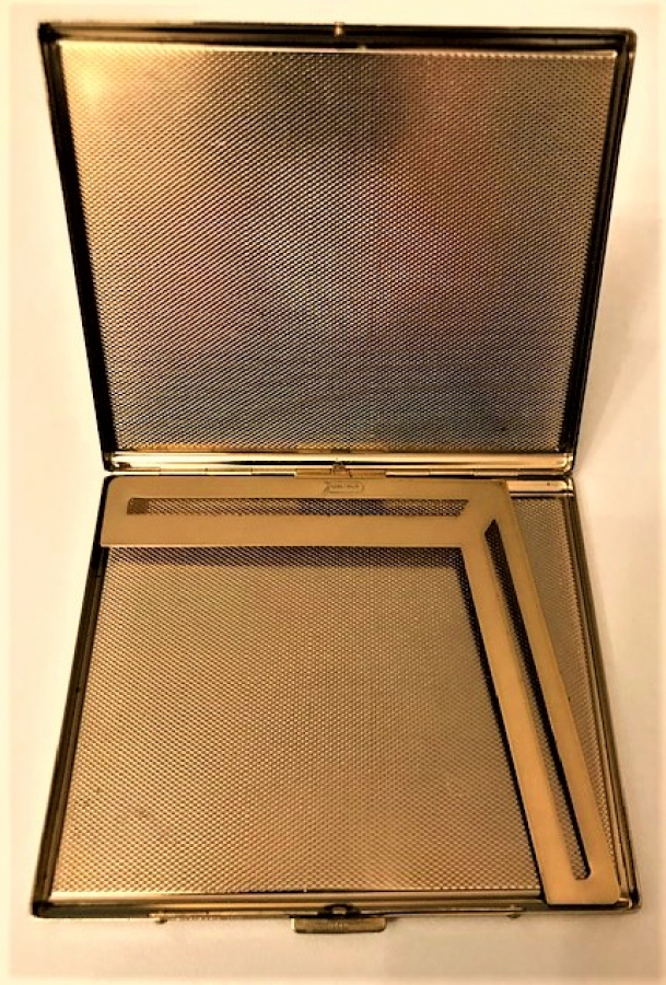 SIGARA TABAKA JAPAN ÜZERİ MOBİLYA İÇİ ALTIN KAPLAMA 10 X8.5 CM ÖLCÜLERİNDE