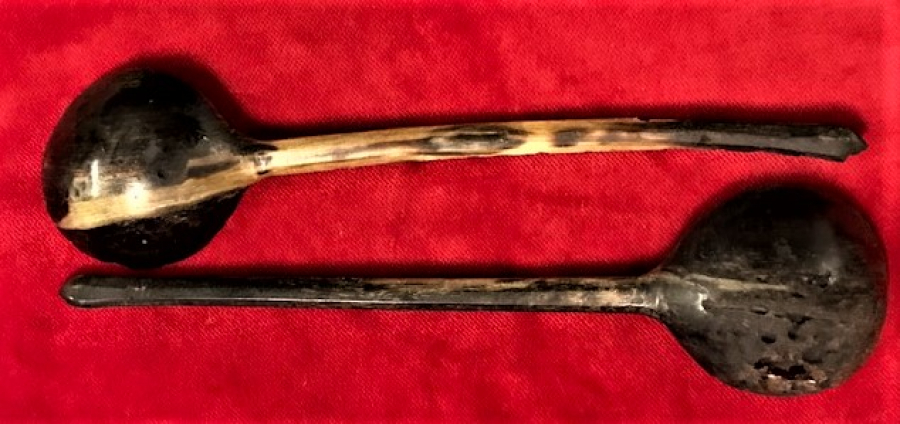 OSMANLI TEKKE İŞİ  EL YAPIM İKİ ADET BOYNUZDAN YAPILMIŞ YEMEK KAŞIK