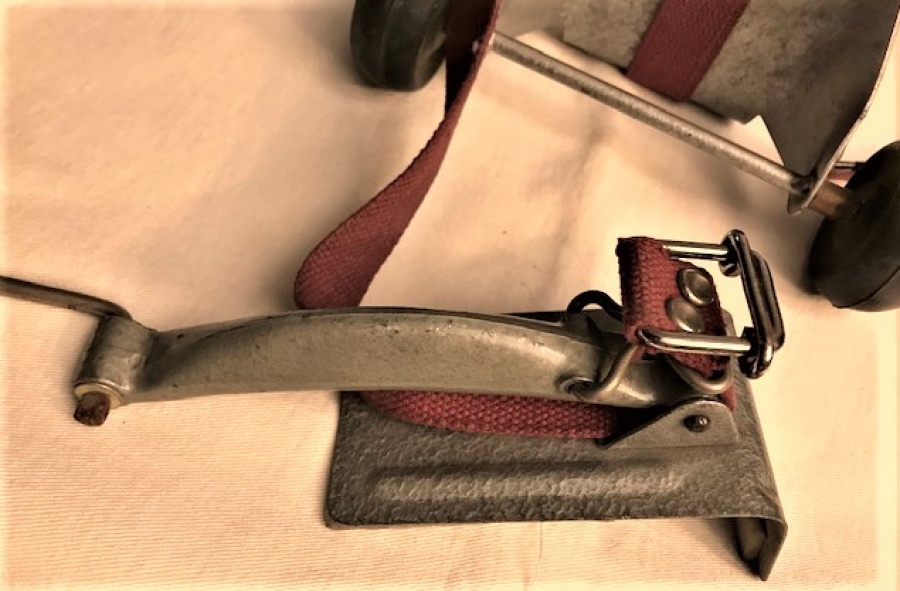 İNGLİZ MALI METAL TEKERLEKLİ  AHŞAP BAVUL TAŞIMA APARATI