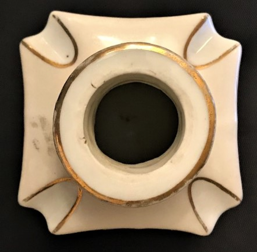 FRANSIZ PORSELEN KAPAKLI EL İŞİ GÜL VE ALTIN İŞLEMELİ PARFÜM ŞİŞESİ