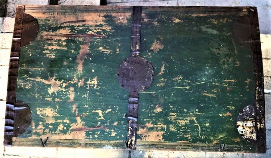 OSMANLI BÜYÜK BOYDA KABARA TENEKE İŞCİLİK MASİF AGAC ÜZERİ KİLİTLİ TAMAMEN EL YAPIM  İÇİ DIŞI KÖK BOYAMA SANDIK