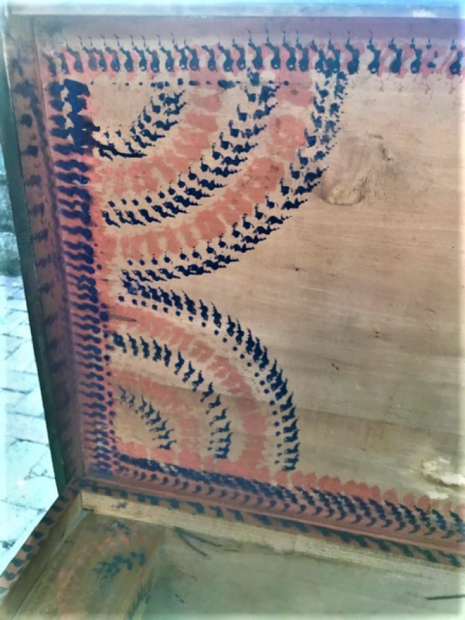 OSMANLI BÜYÜK BOYDA KABARA TENEKE İŞCİLİK MASİF AGAC ÜZERİ KİLİTLİ TAMAMEN EL YAPIM  İÇİ DIŞI KÖK BOYAMA SANDIK