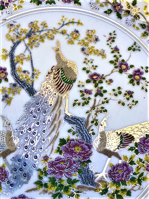 UFAK BOY PORSELEN 24 AYAR ALTIN EL İŞLEMELİ DUVAR TABAGI TAVUS KUŞLARI