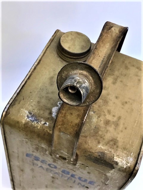 1950 ESSO BLUE PARAFFİN OİL GALON METAL KAPAKLI TAŞIMA KULPLU 1 GALON KAPASİTELİ METAL HAVA EMZİKLİ KULPLU TAŞINABİLİR BİDON