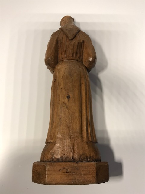 AHŞAP AZİZ PEDER DUA EDERKEN 25 CM BOYUNDA IHLAMUR AGACINDAN EL OYMA İŞCİLİKLİ