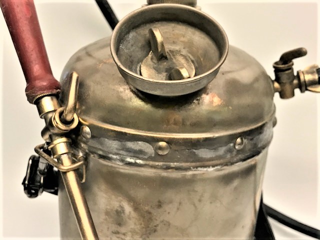 1940 AVRUPA BASINCLI POMPALI PİRİNC PERCİNLİ PİRİNC MEKANİK  İLACLAMA ALETİ