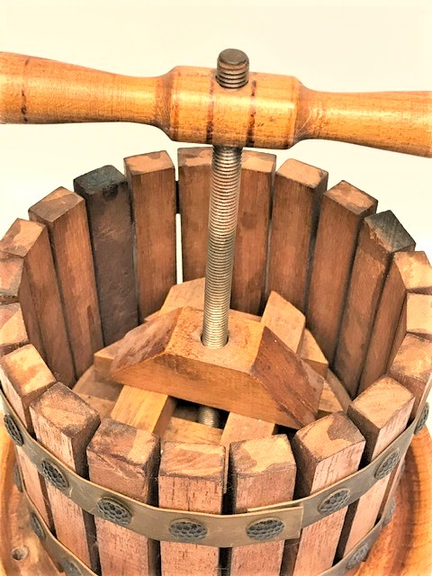 AHŞAP MEKANİK EL İLE MEYVA SUYU SIKMA APARATI GENELDE ŞARAP YAPIMINDA KULLANILAN