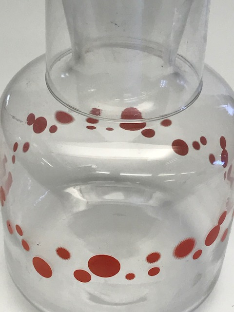 BAŞ UCU GECE SURAHİSİ BARDAKLI SURAHİ ÜZERİ KIRMIZI PUANLI