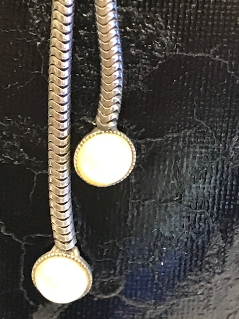 EL İŞCİLİKLİ SAKLI İNCİLİ VE 2 YARIM SARKIK İNCİLİ KOLYE SPİRAL ZİNCİRLİ ÖZEL TASARIM KOLYE