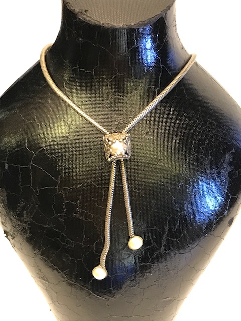 EL İŞCİLİKLİ SAKLI İNCİLİ VE 2 YARIM SARKIK İNCİLİ KOLYE SPİRAL ZİNCİRLİ ÖZEL TASARIM KOLYE