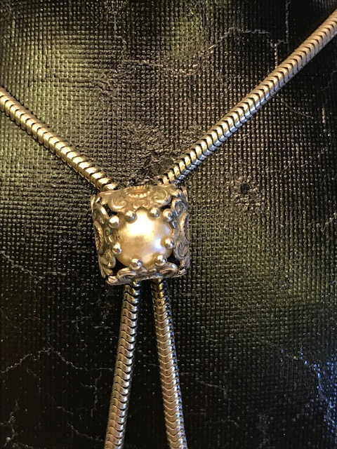 EL İŞCİLİKLİ SAKLI İNCİLİ VE 2 YARIM SARKIK İNCİLİ KOLYE SPİRAL ZİNCİRLİ ÖZEL TASARIM KOLYE