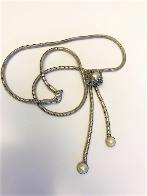 EL İŞCİLİKLİ SAKLI İNCİLİ VE 2 YARIM SARKIK İNCİLİ KOLYE SPİRAL ZİNCİRLİ ÖZEL TASARIM KOLYE