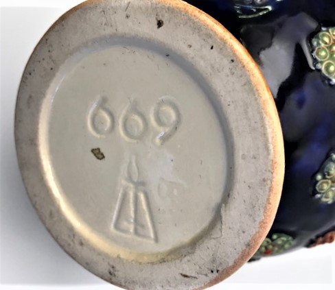 1950 ÜZERİ TAMAMEN EL İŞİ MİNE İŞCİLİKLİ KAPAKLI KRALİYET AİLESİ SERVİS SUNUM SURAHİSİ