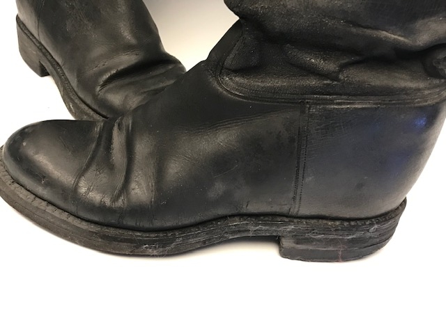 2. DUNYA SAVAŞINDA GİYİLMİŞ YASANMISLIGI OLAN  SUBAY CİZMESİ KÖSELE BOGAZLI  EL DİKİŞ 