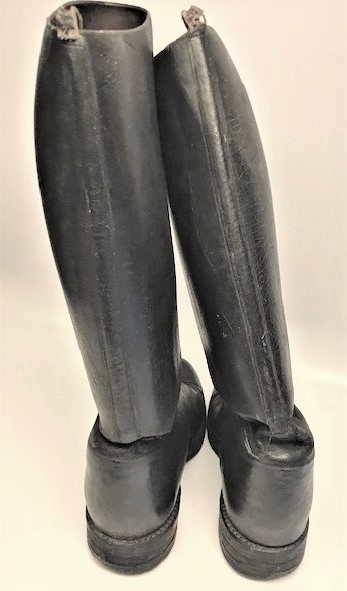 2. DUNYA SAVAŞINDA GİYİLMİŞ YASANMISLIGI OLAN  SUBAY CİZMESİ KÖSELE BOGAZLI  EL DİKİŞ 