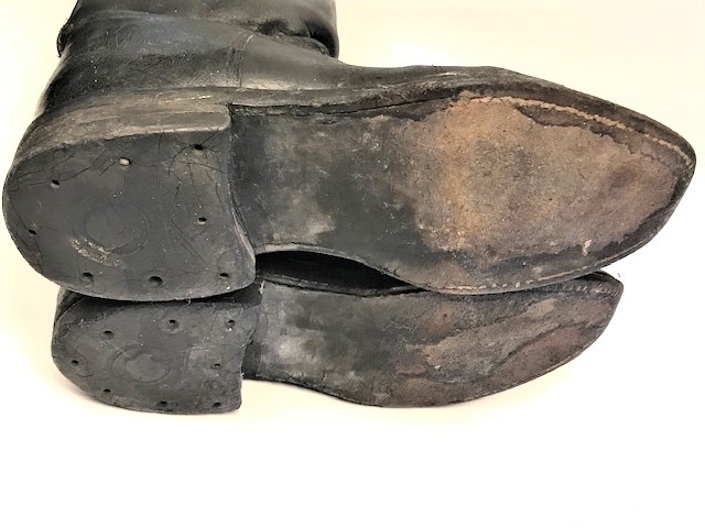 2. DUNYA SAVAŞINDA GİYİLMİŞ YASANMISLIGI OLAN  SUBAY CİZMESİ KÖSELE BOGAZLI  EL DİKİŞ 