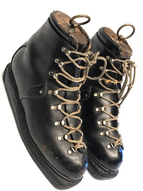 1950 İÇERİSİ 3 PARCA GECMELİ KİLİTLİ TAHTA KALIPLI SUKLEİN SELLA KÖSELE KAR AYAKKABISI