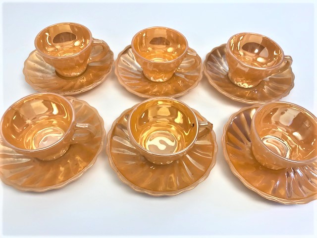 1970 AMERİCAN KAHVE FİNCAN TAKIMI 12 PARCA TABAKLARI VE KULPLU TURK TİPİ FİNCANLAR PARLAK BAL RENK