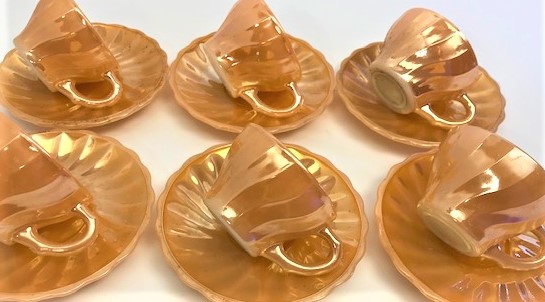 1970 AMERİCAN KAHVE FİNCAN TAKIMI 12 PARCA TABAKLARI VE KULPLU TURK TİPİ FİNCANLAR PARLAK BAL RENK