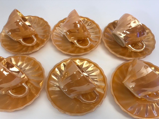 1970 AMERİCAN KAHVE FİNCAN TAKIMI 12 PARCA TABAKLARI VE KULPLU TURK TİPİ FİNCANLAR PARLAK BAL RENK