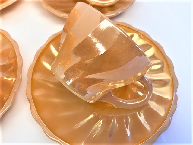 1970 AMERİCAN KAHVE FİNCAN TAKIMI 12 PARCA TABAKLARI VE KULPLU TURK TİPİ FİNCANLAR PARLAK BAL RENK