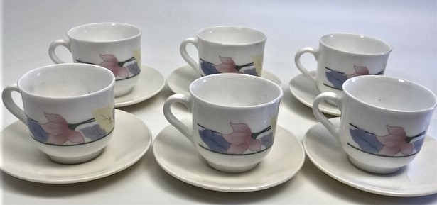 ARCOPAL SUT BEYAZ ÜZERİ CİCEK DESENLİ KAHVE TAKIMI FIRANSIZ 12 PARCA