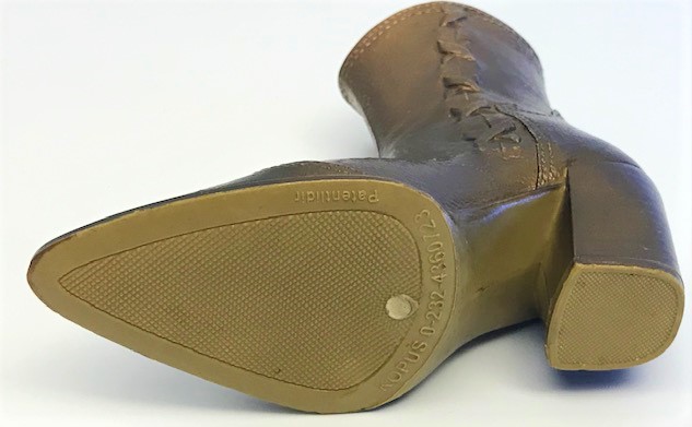 KEMAL TANCA  CİZME LİSANLI MASA ÜZERİ KALEMLİK