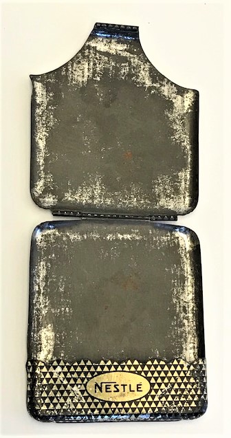 NESTLE KAPAKLI ACILIR KAPANIR METAL CEP KARTVİZİTLİK