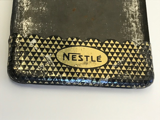 NESTLE KAPAKLI ACILIR KAPANIR METAL CEP KARTVİZİTLİK