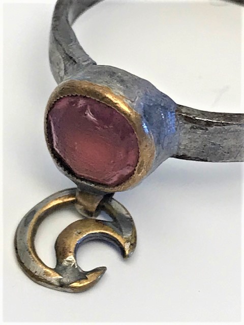 OSMANLI TEK TAŞ AKİK KENARINDA SALLANAN HİLAL EL YAPIM YÜZÜK