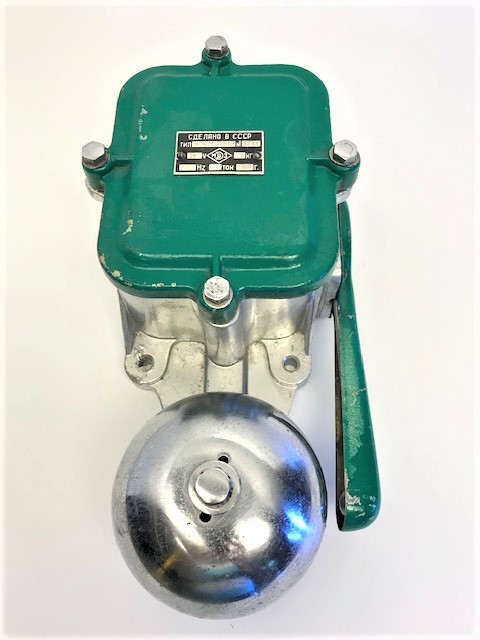 GEMİLERDE KAPTAN İLE MURETTABATIN  HABERLEŞMESİNDE KULLANILAN BUYUKCE COK SES CIKARTAN İŞARET ZİK KAMPANA