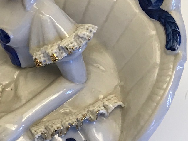 PORSELEN  JOSEPHİNEDE OTURAN  SAPKALI PRENSES  1970