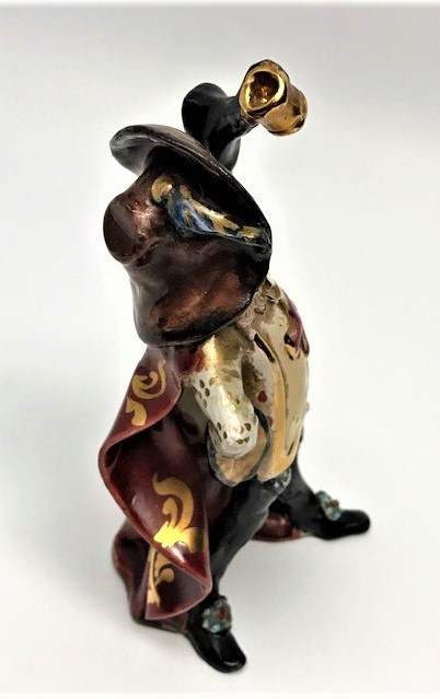 FRANSANIN ÜC SİLAHŞÖRLERDEN BİRİ OLAN DARDATYAN FÜGÜRÜ EL BOYAMA PORSELEN BİBLO