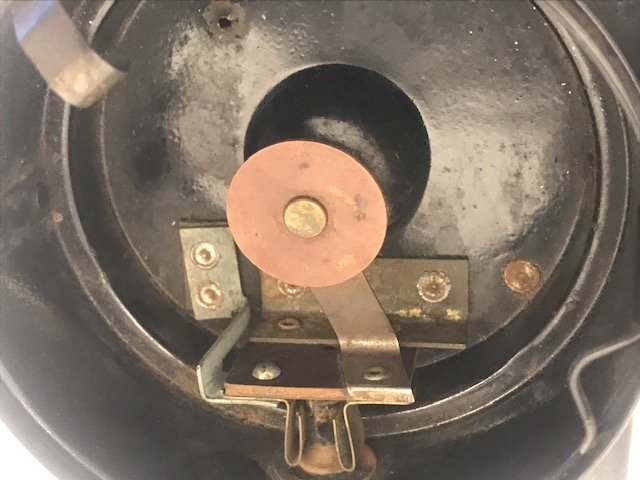 1940 MODEL EISEMANN BOSCH LAMP CAM BÜYÜK MERCEKLİ METAL TAŞINABİLİR PİLLİ FENER