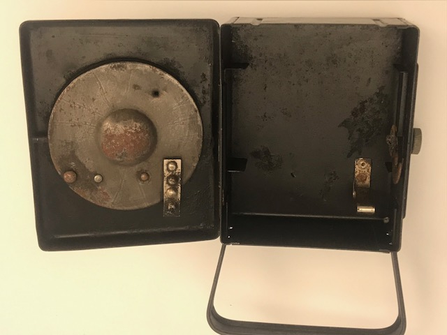 1940 MODEL EISEMANN BOSCH LAMP CAM BÜYÜK MERCEKLİ METAL TAŞINABİLİR PİLLİ FENER