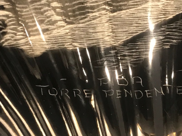 İSTİRİDYE ŞEKLİNDE MASA ÜZERİ VEYA DUVARA ASILABİLEN PORSELEN PİZA KULESİ EL YAPIM CİZİM