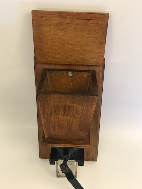 KAHVE DEGİRMENİ MEKANİK AHŞAP KASALI METAL EL İLE CEVİRMELİ DEGİRMEN 