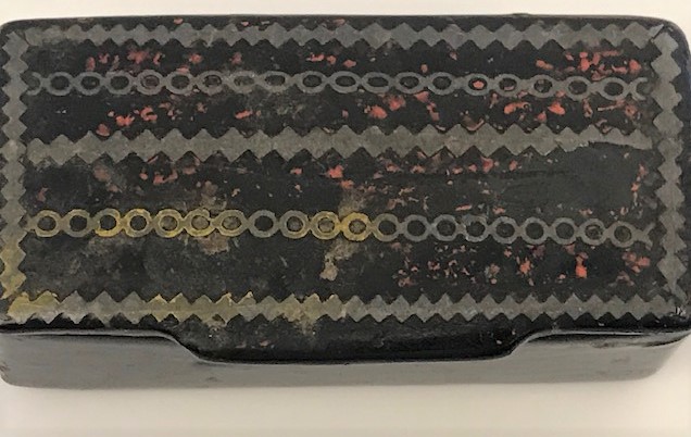 OSMANLI PAPYA MAŞA  ÜZERİ SUYOLU GUMUS KAKMA İŞLİ KAPAKLI CEPDE TASINAN  ENFİYE KUTUSU 