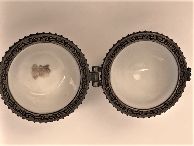 İNSİYALLİ EL BOYAMA POSSELEN KAPAKLI PASKALYA YUMURTASI HEDİYE KUTUSU