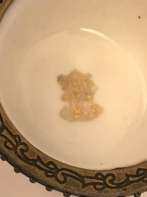 İNSİYALLİ EL BOYAMA POSSELEN KAPAKLI PASKALYA YUMURTASI HEDİYE KUTUSU