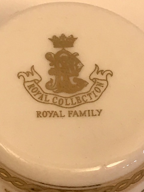 İNSİYALLİ EL BOYAMA POSSELEN KAPAKLI PASKALYA YUMURTASI HEDİYE KUTUSU