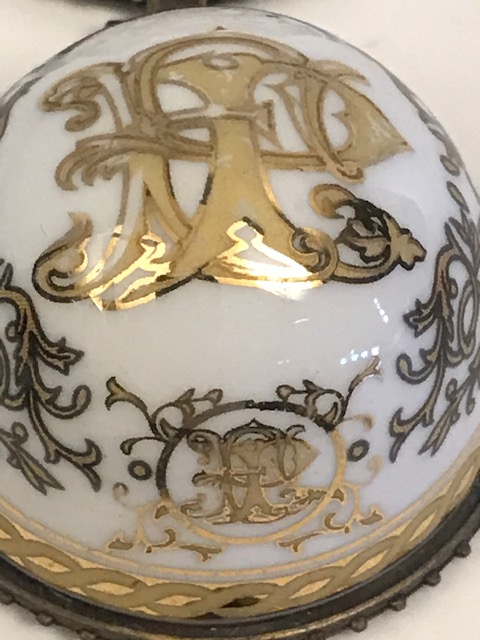 İNSİYALLİ EL BOYAMA POSSELEN KAPAKLI PASKALYA YUMURTASI HEDİYE KUTUSU