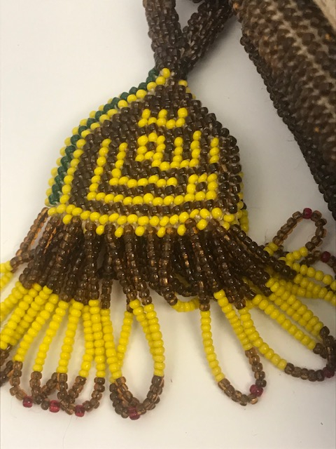 1960 TAMAMEN BONCUK EL İŞİ KURAN MUSAF CANTASI ÜSTU KELEBEK MOTİFLİ PÜSKÜLLERDE ALLAH YAZILI 70 YILLIKDIR